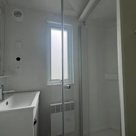 Bungalow 6 Personnes Camping 5 Etoiles Ile De Re *